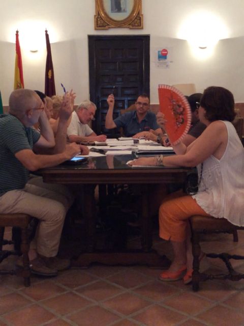 Los plenos se celebrarán cada dos meses y se decide subir las asignaciones