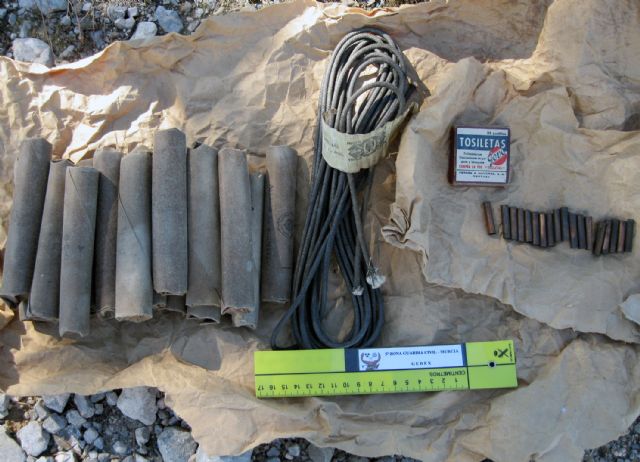 La Guardia Civil destruye material explosivo hallado en una casa de campo