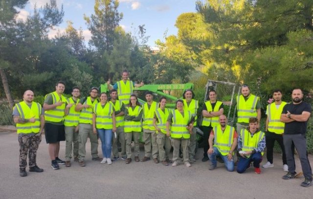 Alumnos del PMEF-GJaprenden poda en altura