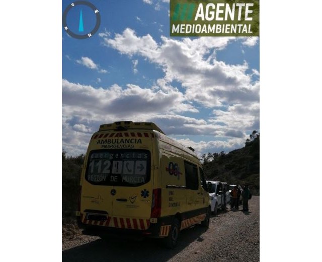 Servicios de emergencia han rescatado y trasladado a un hombre gravemente herido tras sufrir un corte con una motosierra en Ricote