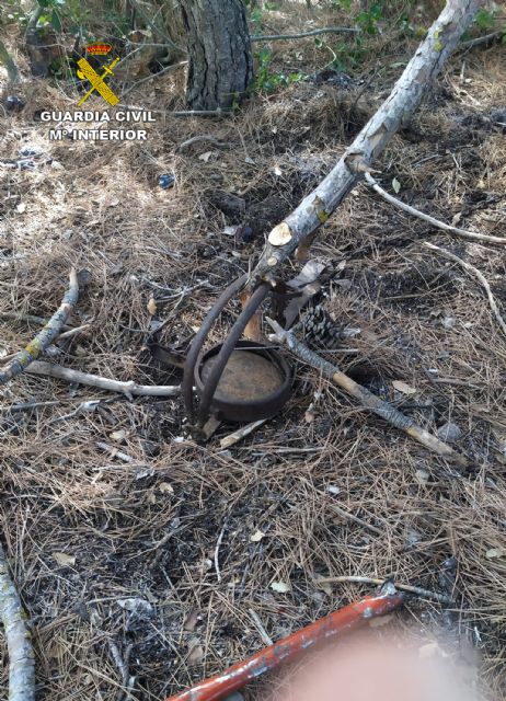 La Guardia Civil investiga a dos vecinos de Ricote por la presunta colocación de un cepo que causó lesiones a un perro y a su dueña