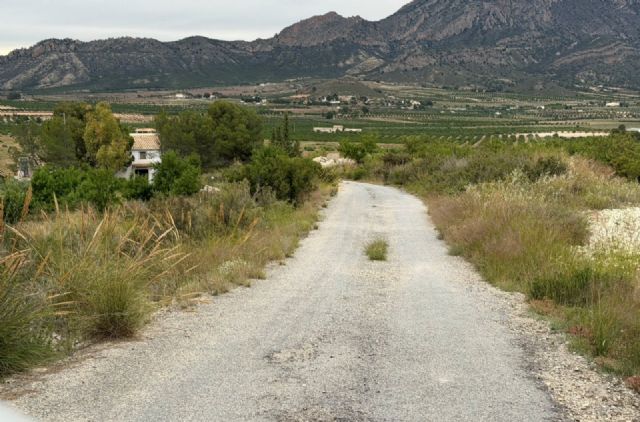 La Comunidad saca a licitación la mejora del camino de Ainás en Ricote