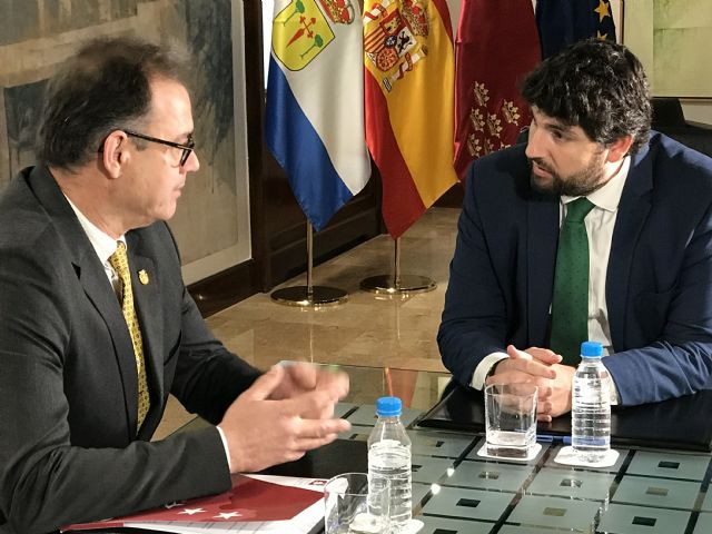 Fernando López Miras se reúne con el alcalde de Ricote